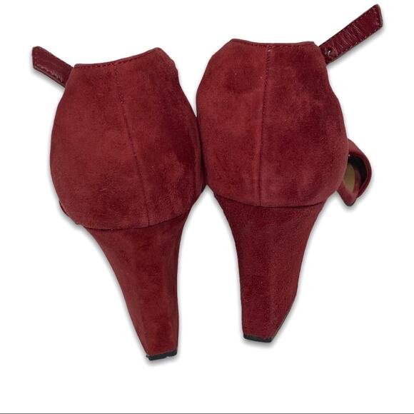 Tahari Norma Maroon Suede Square Heels Size 9M - Picture 6 of 7